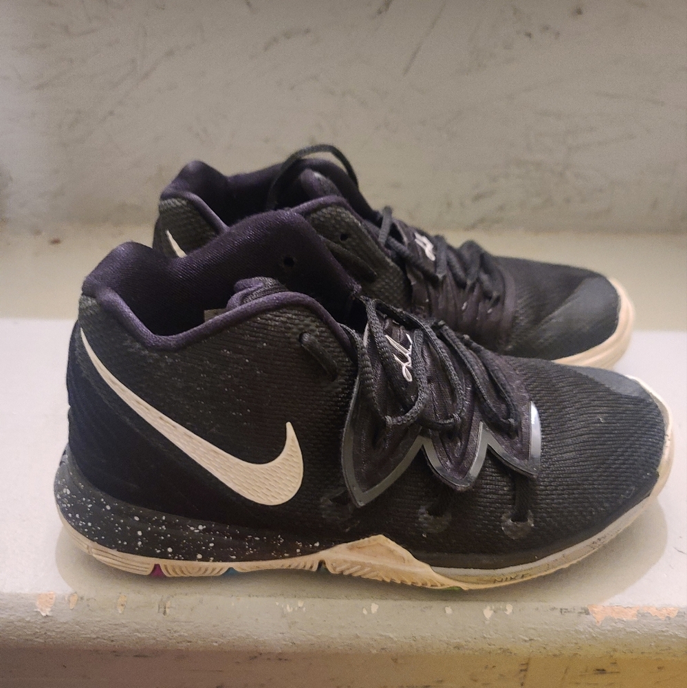 Black/White Kyrie 5 NO BOX sz 1 PS
